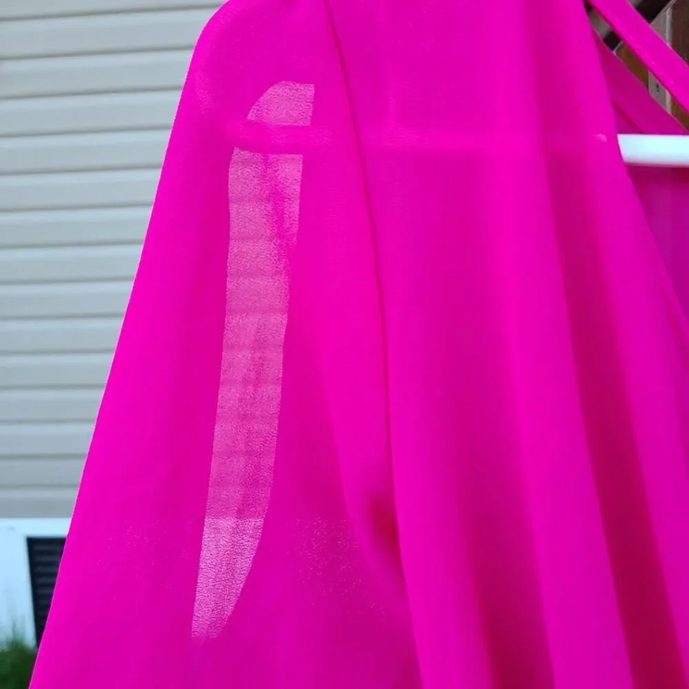 Gorgeous fuschia blouse with back detailing. - Picture 6 of 10
